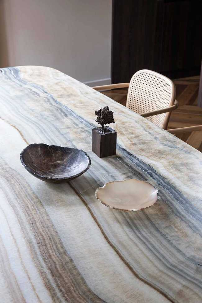 Apartamento SL, los detalles de la restauración de lujo en un edificio protegido.