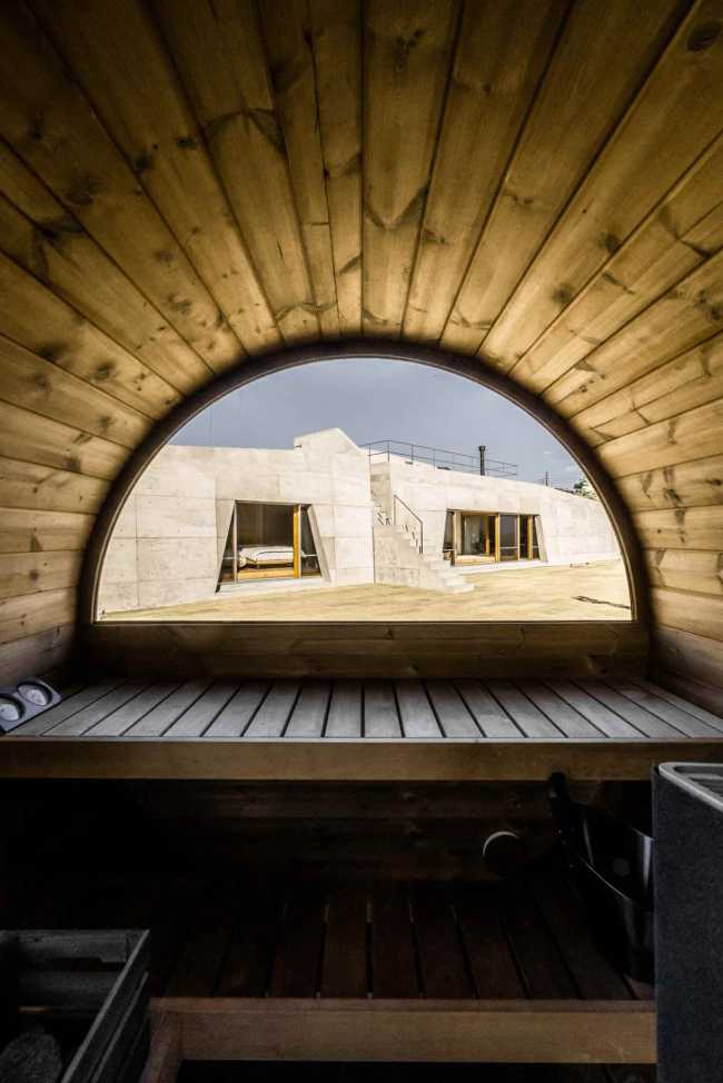 Isumi Villa, the main wall transforms into a landscape