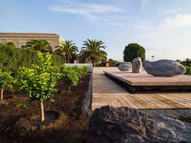 Chaos et ordre dans le jardin méditerranéen. Festival du jardin Radicepura 2025.