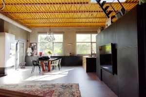 Ex-garage Loft: a challenging aesthetic and functional conversion