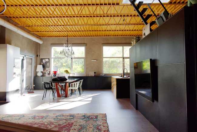 Loft ex-carrocería: una desafiante reconversión estética y funcional