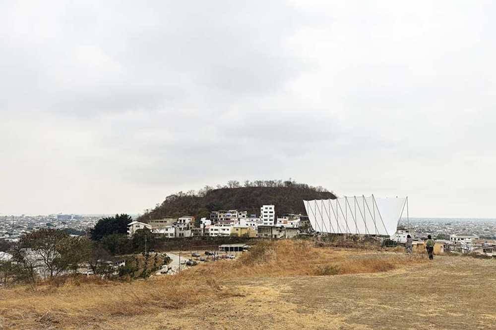 Padiglione Horizonte. Un uccello leggero contempla dall’alto la città