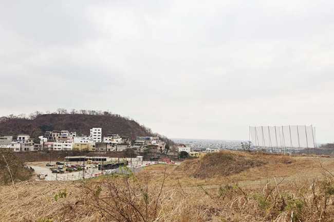 Padiglione Horizonte. Un uccello leggero contempla dall’alto la città
