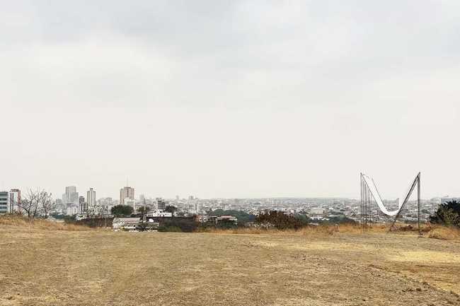 Padiglione Horizonte. Un uccello leggero contempla dall’alto la città