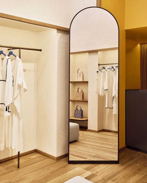 Light, matter, identity: the new boutique Safira Milano