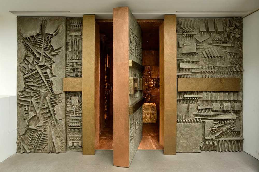 Arnaldo Pomodoro among Places, Memories, and Visionary Projects