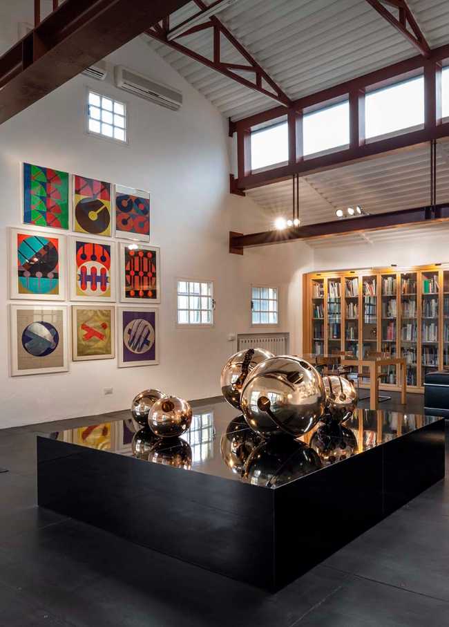 Arnaldo Pomodoro among Places, Memories, and Visionary Projects