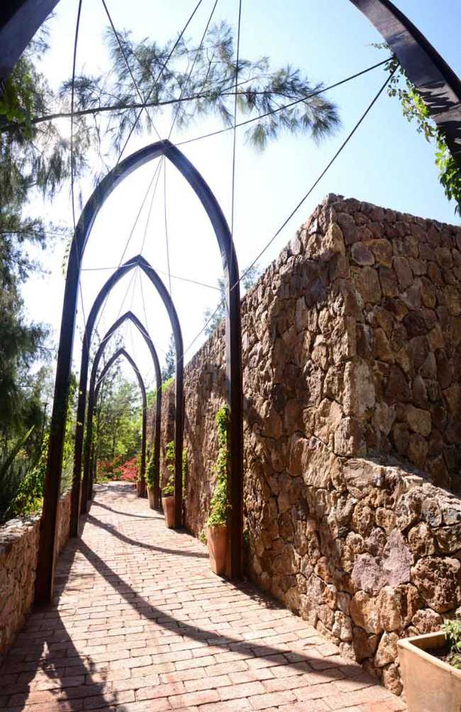 Jardines del Claustro SF: pierre, nature et mémoire