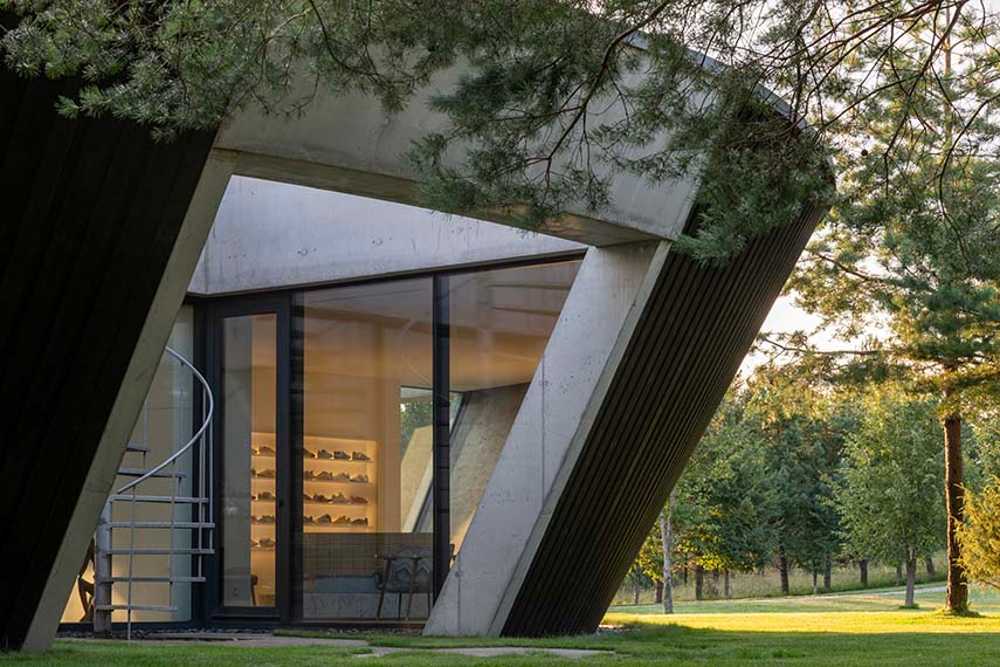 Villa O: una scultura circolare tra lago e natura