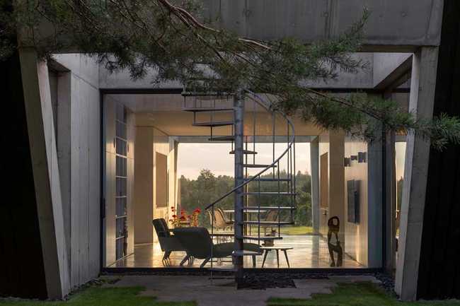 Villa O: una scultura circolare tra lago e natura