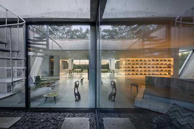 Villa O: una scultura circolare tra lago e natura