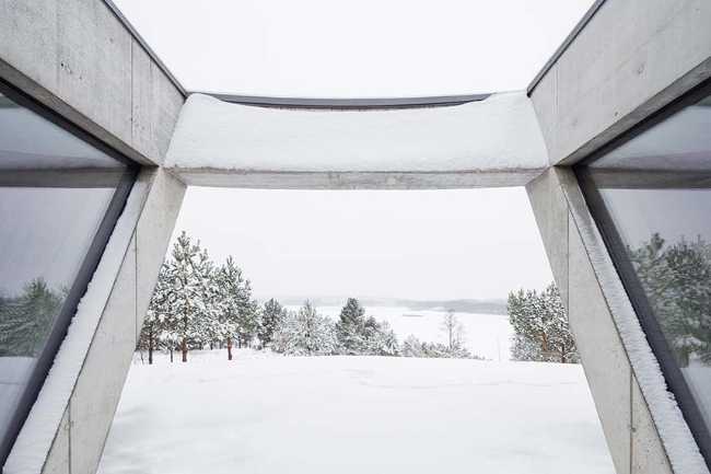 Villa O: una scultura circolare tra lago e natura