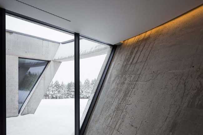 Villa O: una scultura circolare tra lago e natura