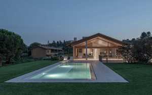 Nature protagonist in the spaces of Casa in Brianza on Como Lake