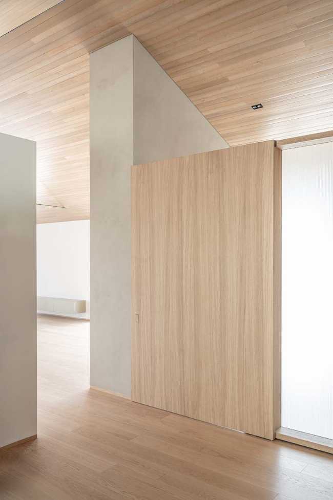 Nature protagonist in the spaces of Casa in Brianza on Como Lake