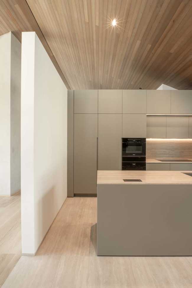 Nature protagonist in the spaces of Casa in Brianza on Como Lake