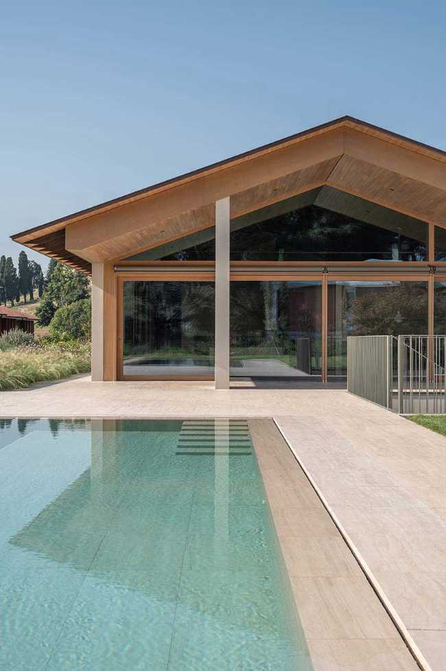 Nature protagonist in the spaces of Casa in Brianza on Como Lake