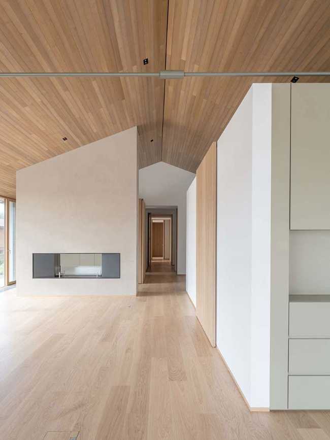 Nature protagonist in the spaces of Casa in Brianza on Como Lake