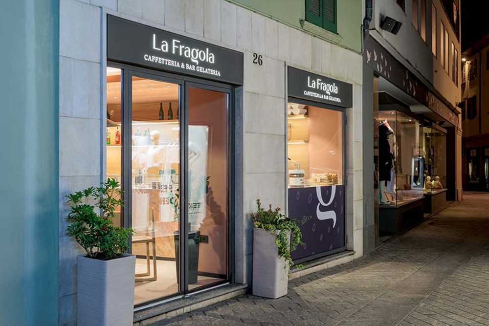 Color y arte para la nueva heladería La Fragola en Sondrio.