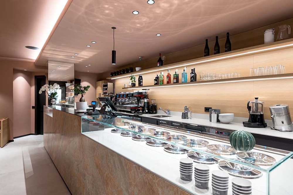 Color y arte para la nueva heladería La Fragola en Sondrio.