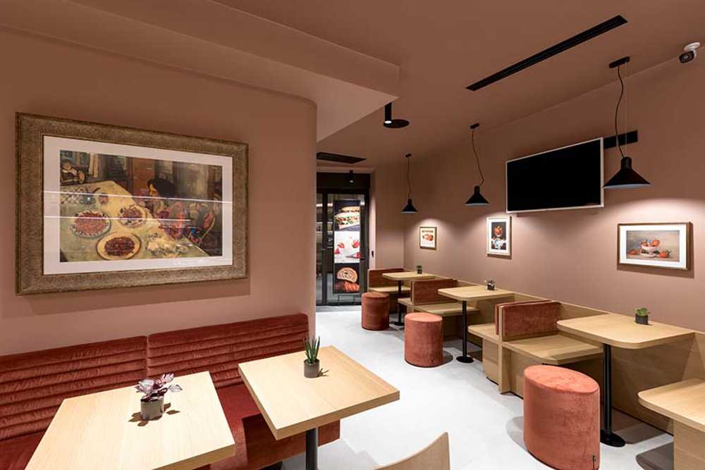 Color y arte para la nueva heladería La Fragola en Sondrio.