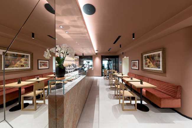 Color y arte para la nueva heladería La Fragola en Sondrio.