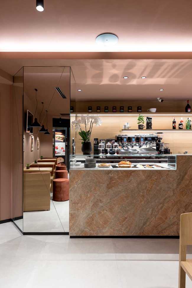 Color y arte para la nueva heladería La Fragola en Sondrio.