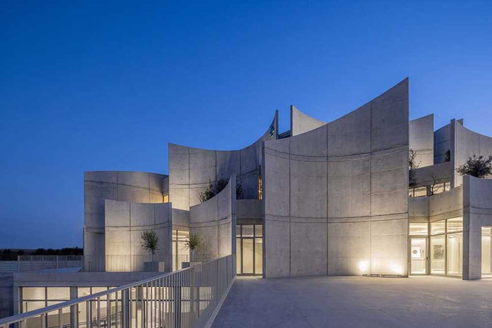 Tirana Vet Hospital: living sculpture for life