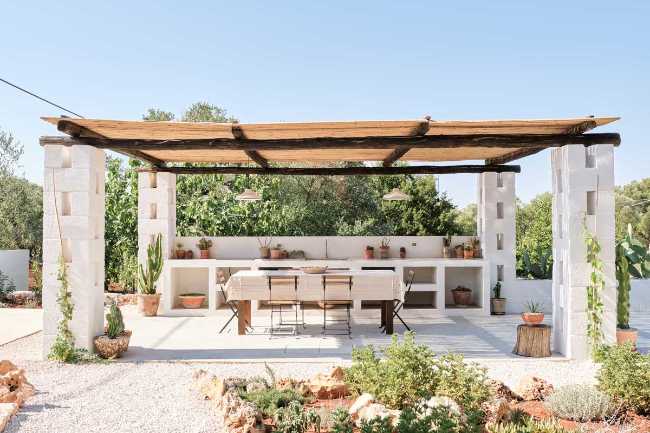 Casa Petra, il minimalismo che accoglie la tradizione