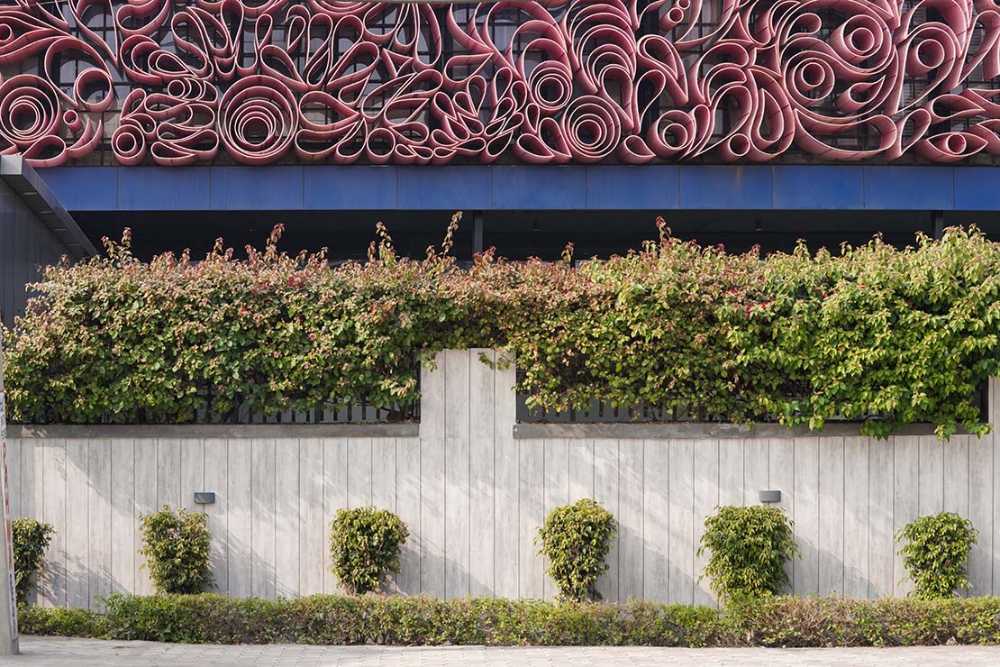 Textile waves. An architectural identity for Handtex Industries.