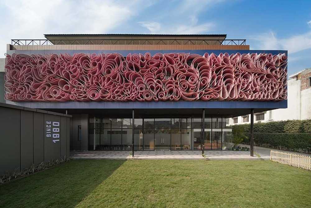 Textile waves. An architectural identity for Handtex Industries.