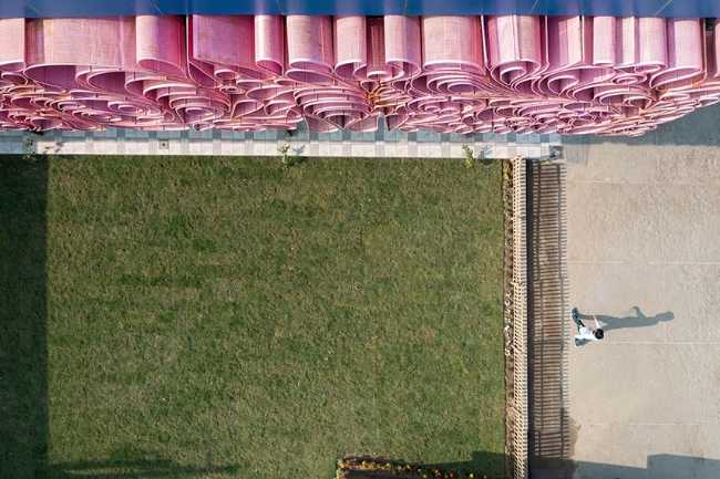 Textile waves. An architectural identity for Handtex Industries.