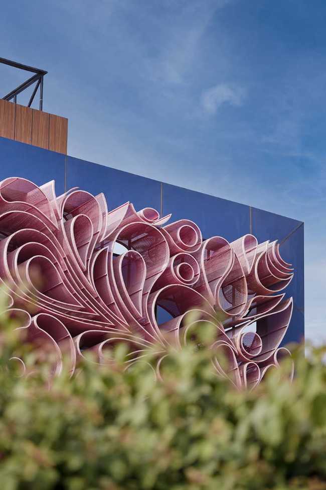 Textile waves. An architectural identity for Handtex Industries.