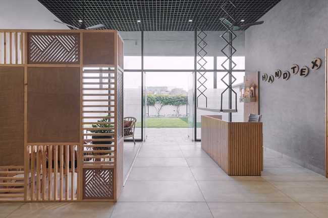 Textile waves. An architectural identity for Handtex Industries.