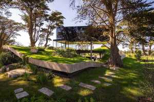 Casa Moro: nature and emptiness compose the form of space