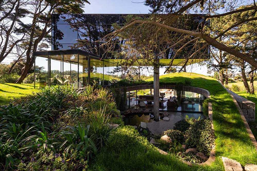 Casa Moro: nature and emptiness compose the form of space