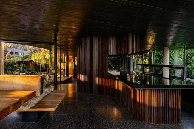 Casa Moro: nature and emptiness compose the form of space