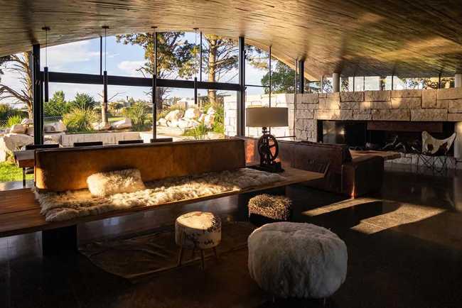 Casa Moro: nature and emptiness compose the form of space