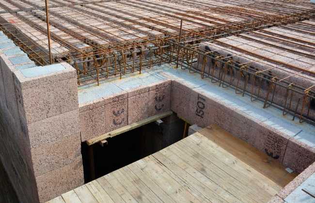 Sistema costruttivo Isotex: blocchi cassero in legno cemento per edilizia sostenibile e sicura