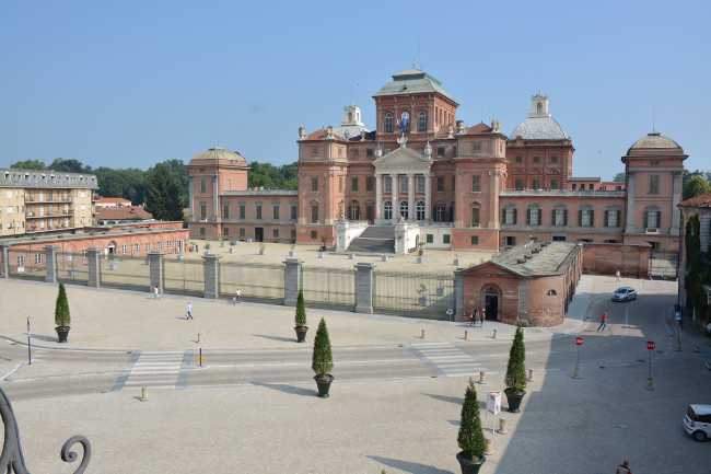 Pavesmac firma la nuova pavimentazione di Piazza Vittorio Emanuele II a Racconigi