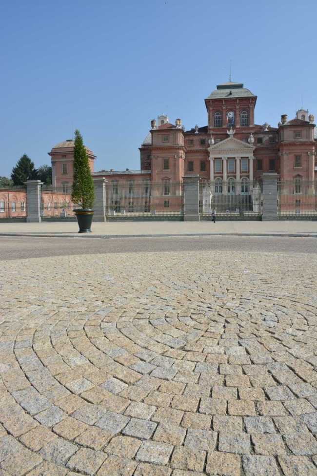 Pavesmac firma la nuova pavimentazione di Piazza Vittorio Emanuele II a Racconigi