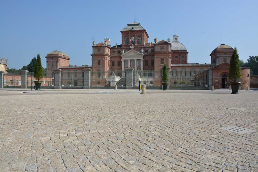Pavesmac firma la nuova pavimentazione di Piazza Vittorio Emanuele II a Racconigi