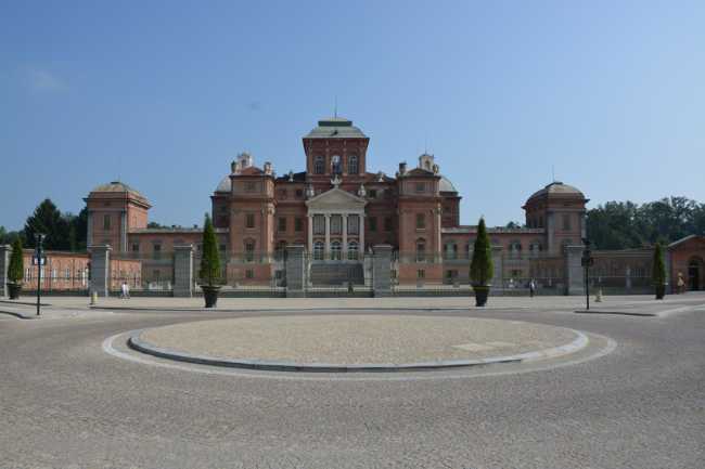 Pavesmac firma la nuova pavimentazione di Piazza Vittorio Emanuele II a Racconigi