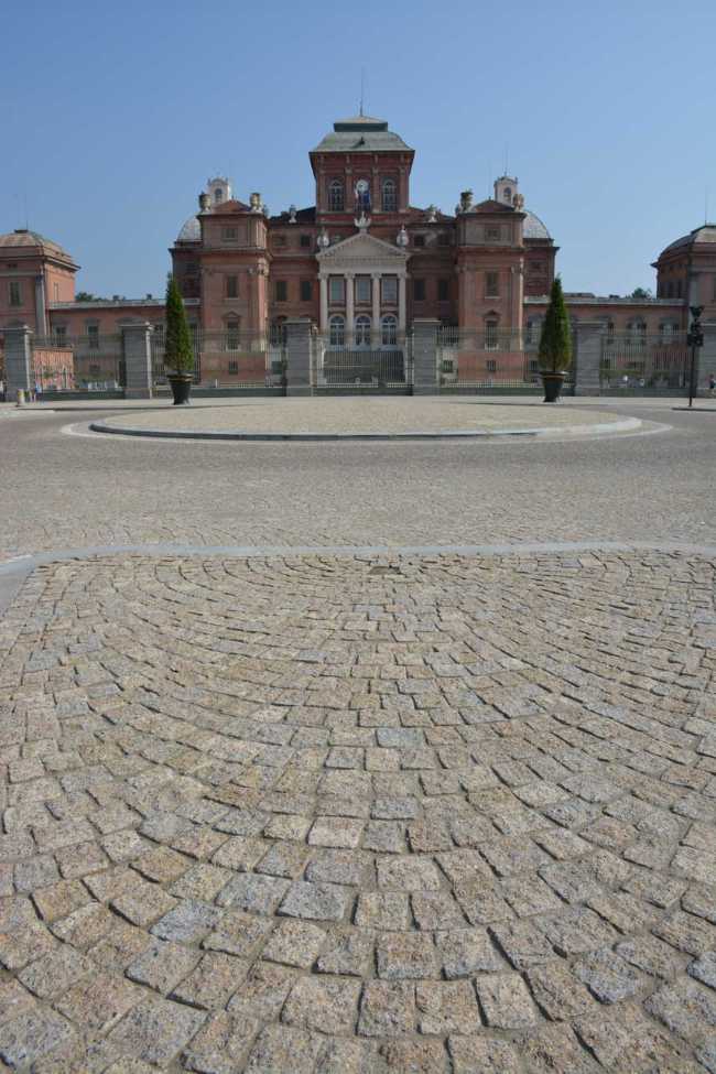 Pavesmac firma la nuova pavimentazione di Piazza Vittorio Emanuele II a Racconigi