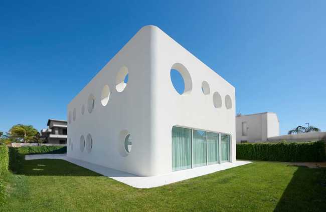 Orange Villa. Living as a poetic gesture