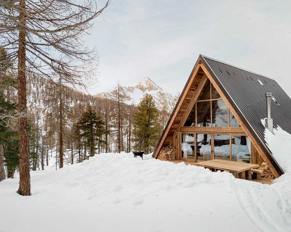 Tra le vette e la luce. Uno chalet che interpreta la montagna