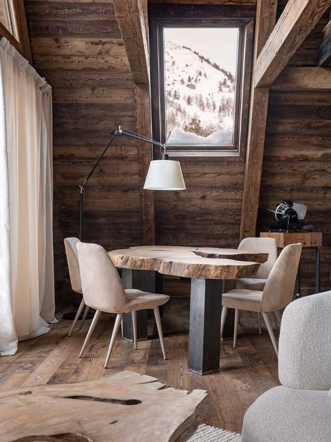 Tra le vette e la luce. Uno chalet che interpreta la montagna