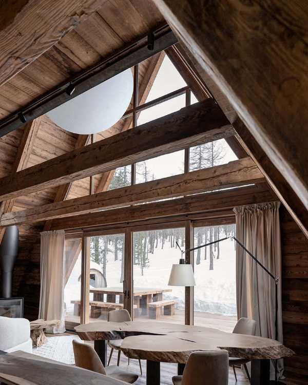 Tra le vette e la luce. Uno chalet che interpreta la montagna