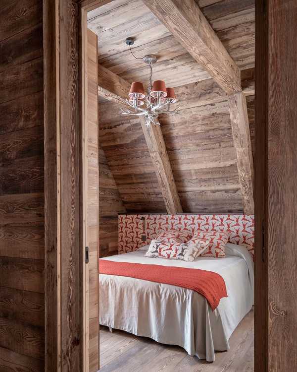 Tra le vette e la luce. Uno chalet che interpreta la montagna