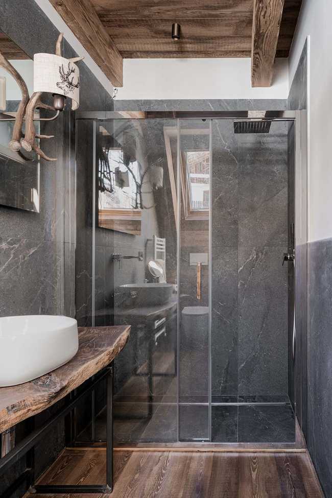 Tra le vette e la luce. Uno chalet che interpreta la montagna